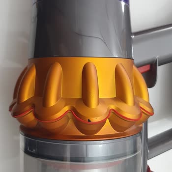 Dyson V 15 Süpürge 1 Yıl Olmadan Deforme Oldu Ve Çekim Gücü Düştü