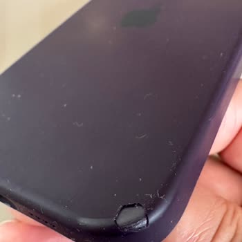 Apple Store Apple 14 Pro Max Kılıf 1 Senede Deforme Oldu