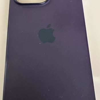 Apple Store Apple 14 Pro Max Kılıf 1 Senede Deforme Oldu