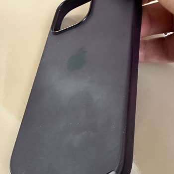 Apple Store Apple 14 Pro Max Kılıf 1 Senede Deforme Oldu