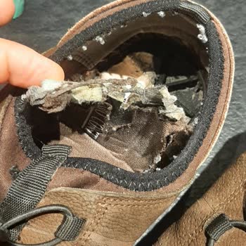 Ürününün Ve Sözünün Arasında Durmayan Deichmann
