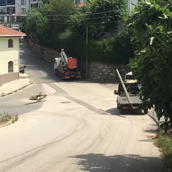 Türk Telekom Direkleri Tehlike Saçıyor!