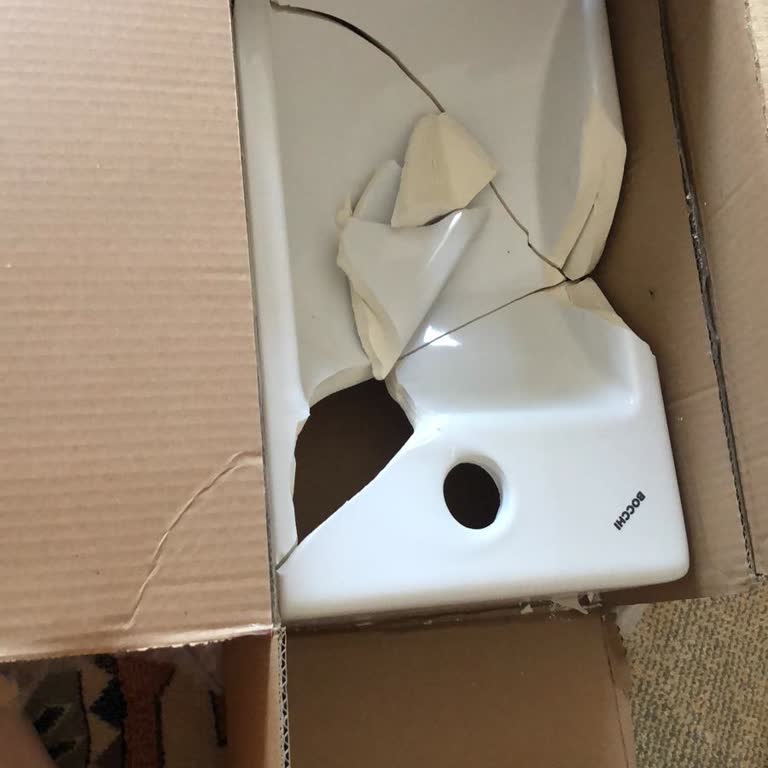 Decoverse 2 Kez Kırık Gelen Lavabo Yerine Başka Ürün Verilmiyor Ücret İade Yok