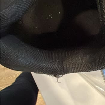 Calvin Klein Ayakkabının Derisinde Yırtılma Var