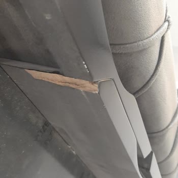 Ergül Mobilya falsche Tischplatte und minderwertige Stühle erhalten