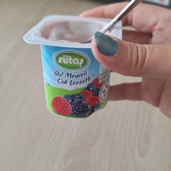 Küflü Ve Bozuk Meyveli Sütaş Yoğurt