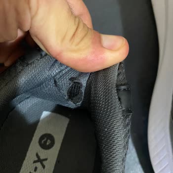 Kinetix Bir Hafta Giydim Ve Ayakkabının Astarı Yırtıldı Tabanı Çatladı