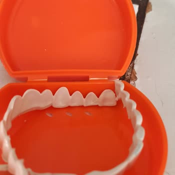 Aras Kargo Stain Medikal Yardımcı Diş Aparatı