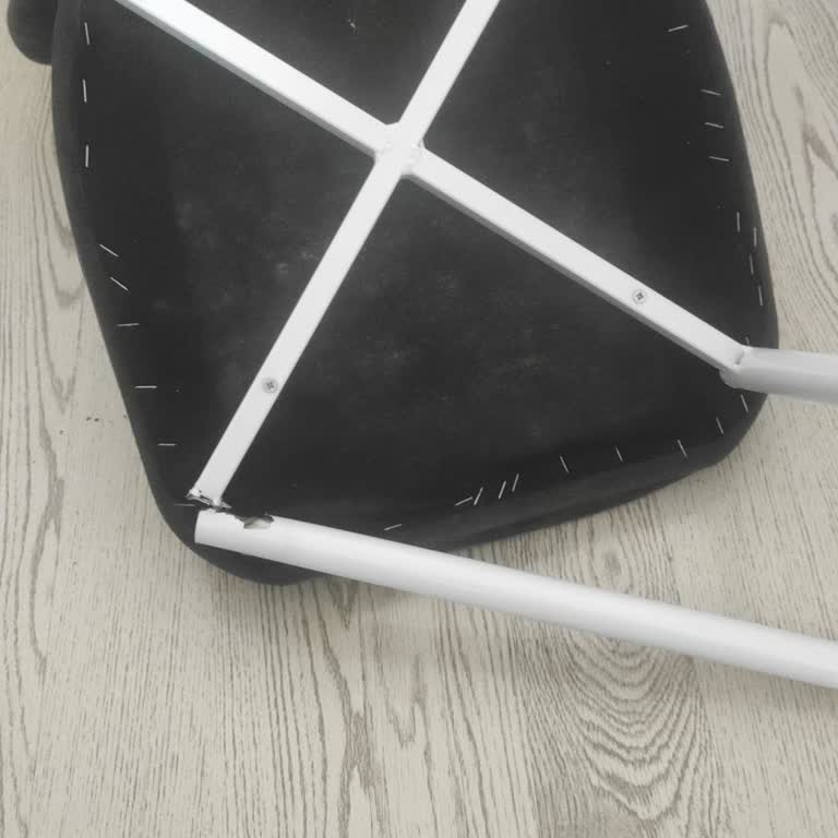 Modern Home Masa Ve Sandalye Aldık, 1 Yıl Bile Sağlam Kullanamadık