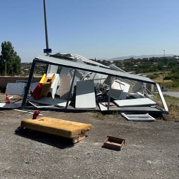 Steel House Dan Uçan Konteyner