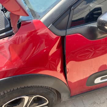Citroen Eskişehir'deki Yetkili Serviste Araç Hasarı