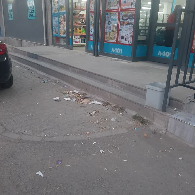 A101 Şubesi Önündeki Temizlik Sorunu