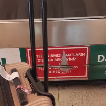 Ajet Uçuş Sonrası Kırık Bavul