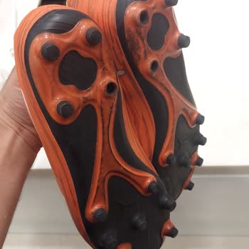 Deichmann Sağlam Olmayan Krampon Dişleri.