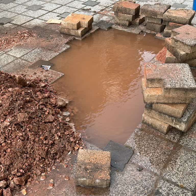 Bursa Büyükşehir Belediyesi İçme Suyu Borusu Patlamış