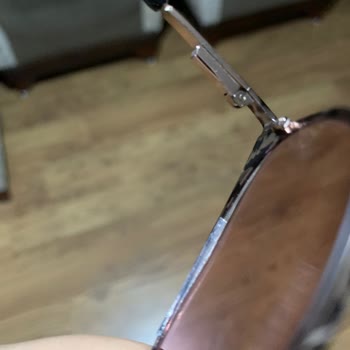 Atasun Optik Değişim Yapılması Gereken Yerde Gözlük Çerçevesine Yapıştırıcı Sıkmak?