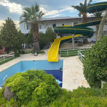 Etstur Afytos Park Ören 25 Bin TL'lik Tatilde Buz Gibi Su İle Duş İmkanı!