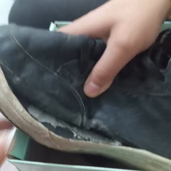 FLO Ayakkabı Yanlarında Yırtılma Ve Açılma Olan Ayakkabı Garantiye Girmedi!