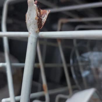 Bosch Marka Bulaşık Makinesi Sepetleri Paslandı