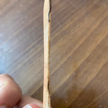 Magnum Çubuğunda Kömürümsü Mürekkebi Lekesi