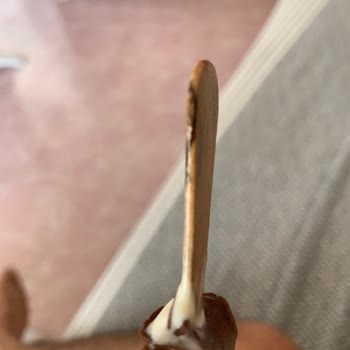 Magnum Çubuğunda Kömürümsü Mürekkebi Lekesi