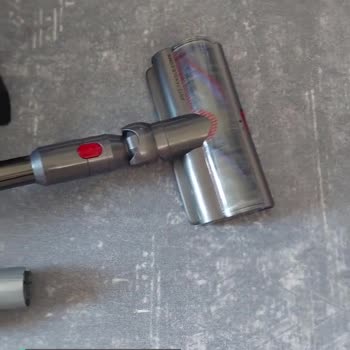 Dyson Halı Süpürme Ve Koltuk Altı Aparatı Ürünler Darbe Almadan Kırılıyor!
