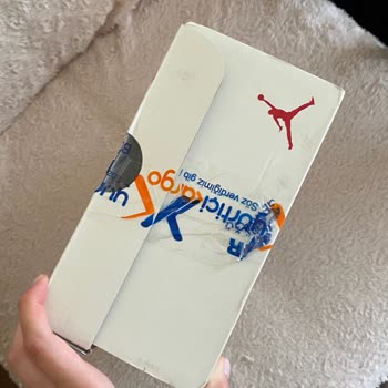 Yurtiçi Kargo Ürüne Bant Yapıştırmış