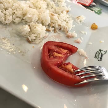 Köfteci Ramiz Cevahir AVM'de Kalitesiz Yemek Deneyimi