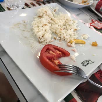 Köfteci Ramiz Cevahir AVM'de Kalitesiz Yemek Deneyimi