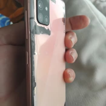 Danıştek Samsung A51 Ekran Değişimi Sonrası Arka Kapak Hasarı