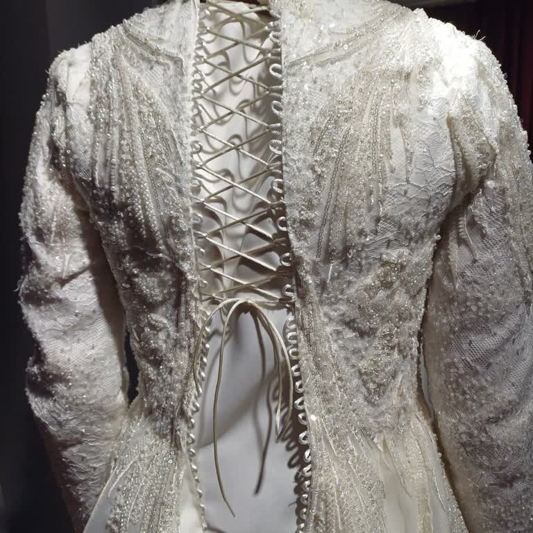 Henna Gelinlik Gelinlik Diktirmeyin Kesinlikle Profesyonel Değiller.