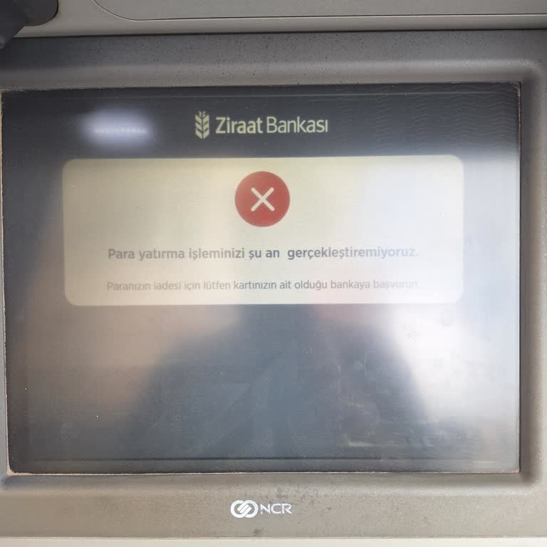 VakıfBank ATM'si Paramı Yuttu.