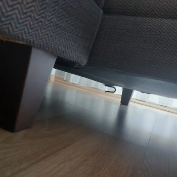 Enza Home Koltuktan Fırlayan Demir Parçası