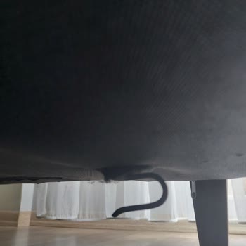 Enza Home Koltuktan Fırlayan Demir Parçası