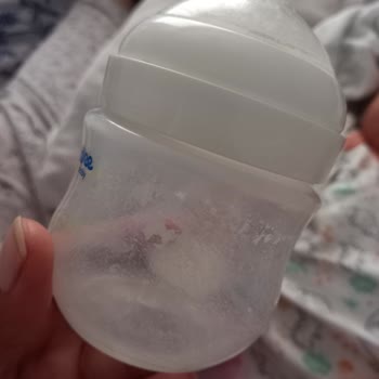 Wee Baby Natural Biberon Akıtıyor