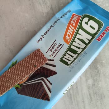 Ülker 9 Kat Tat Gofretin İçerisinden Cam Çıkması.