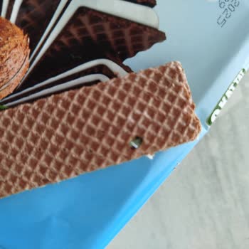 Ülker 9 Kat Tat Gofretin İçerisinden Cam Çıkması.