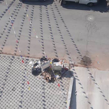 Şok Market Önü Çöp İçinde