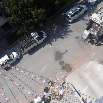 Şok Market Önü Çöp İçinde