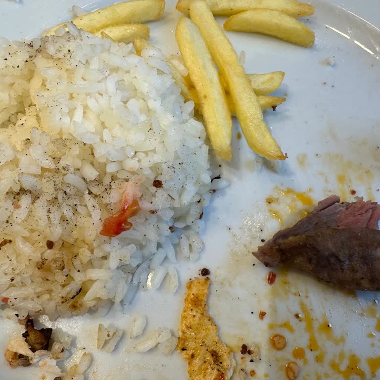 Bursa Kebap Evi İzmir Selway Beyaz Kedi Kılı Gibi, Kırık Pişmemiş Pilav Ve Pişmemiş Et