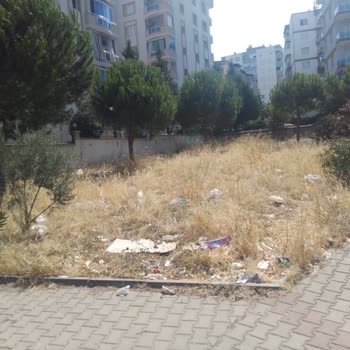 Buca Belediyesi Yıldız Mahallesi Çöp İçinde... Acil Yardım Bekliyorum!