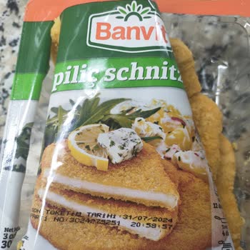 Banvit Schnitzelin İn İçinden Kızıl Renkte Uzun Br Saç Çıktı.