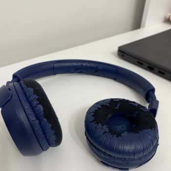 JBL Kulaklık Derisi Soyulması