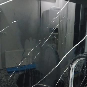 Migros Kireç Çözücü Leke Bıraktı