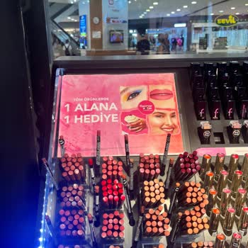 Beylikdüzü Migros AVM Flormar Satış Danışmanınız Yalancı Ve Saygısız