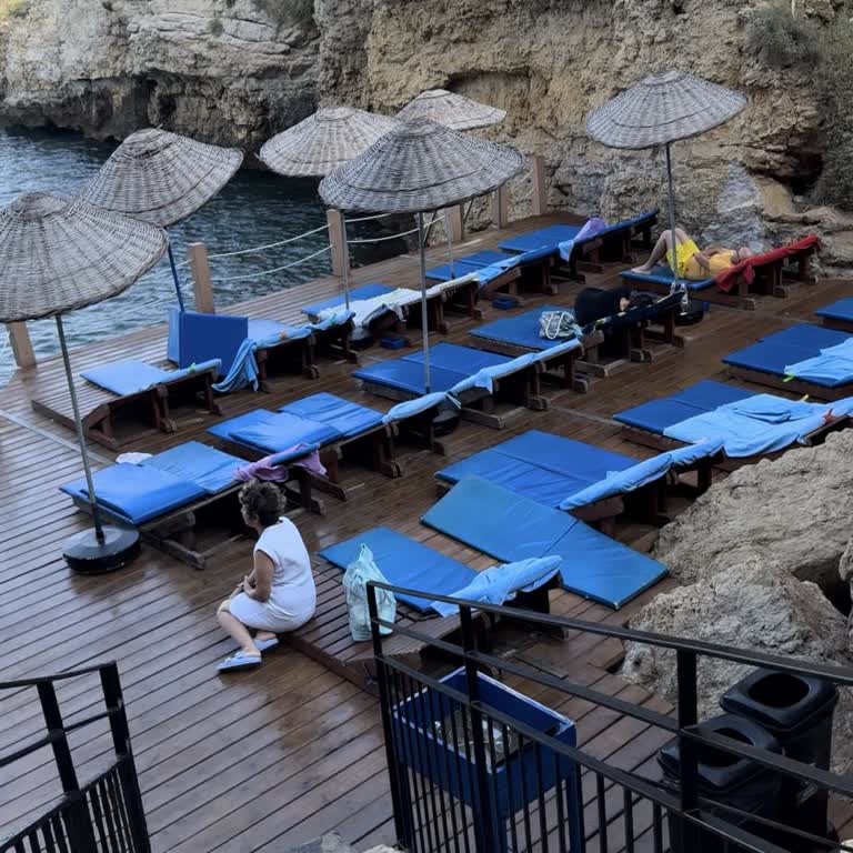 Club Resort Atlantis 5 Yıldızlı Otelde Şezlong Problemi