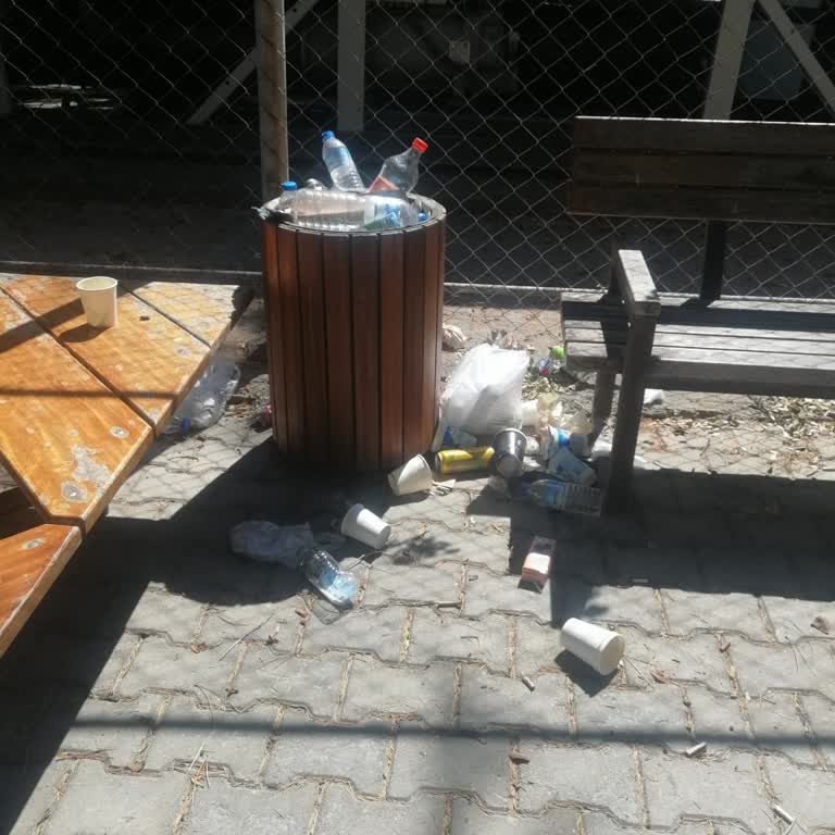 Eskişehir Anadolu Üniversitesi Ne Yakışmayan Görüntüler...