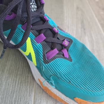 Deichmann'dan Alınan Ve 2 Ayda Yırtılıp Değiştirilmeyen Ayakkabı