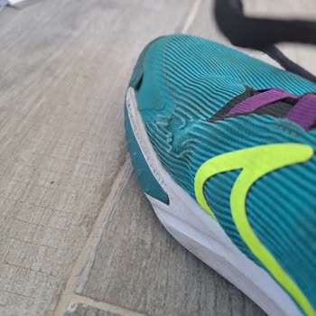 Deichmann'dan Alınan Ve 2 Ayda Yırtılıp Değiştirilmeyen Ayakkabı
