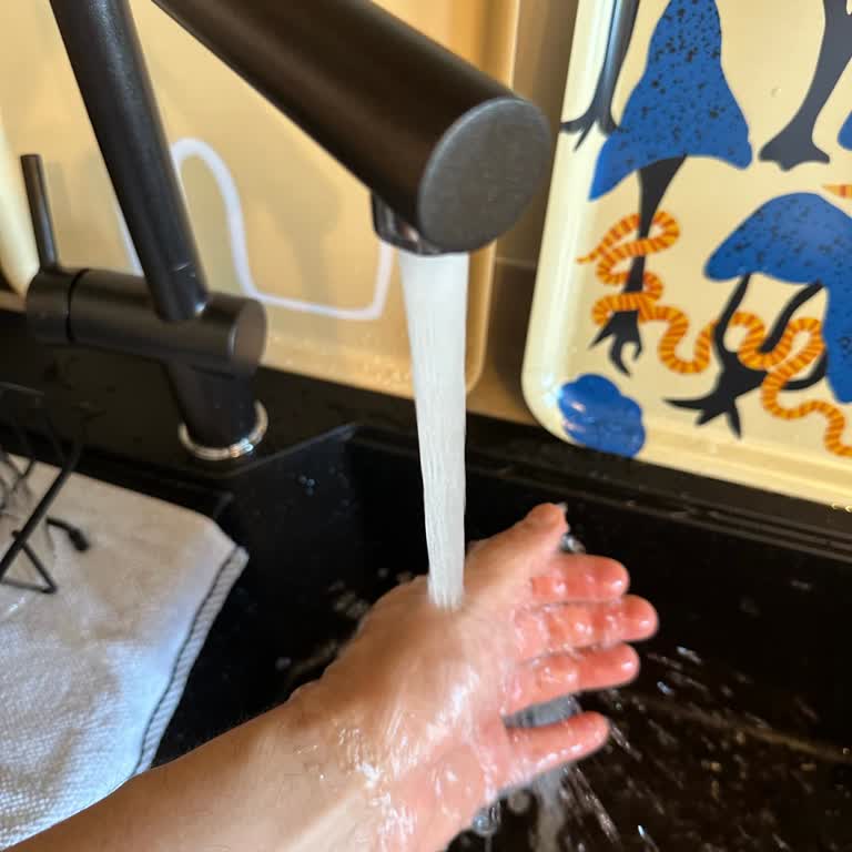 Franke Musluk Çok Su Sıçratıyor.